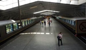 Stanice metra Luka trasa B - zastávka stanice nástupiště