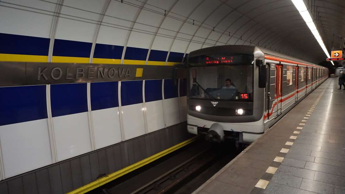 Metro Kolbenova stanice - vůz metra Praha
