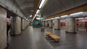 Metro Můstek stanice - nástupiště na trase B metra Praha