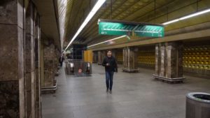 Metro Můstek stanice - nástupiště trasa A metra Praha