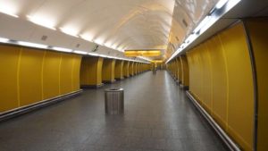 Metro Národní třída stanice - nástupiště do metra Praha