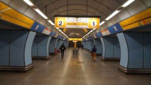 Metro Vysočanská stanice - nástupiště do metra Praha